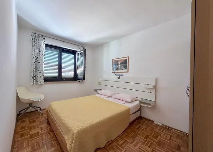 Apartments And Rooms Mofardin
